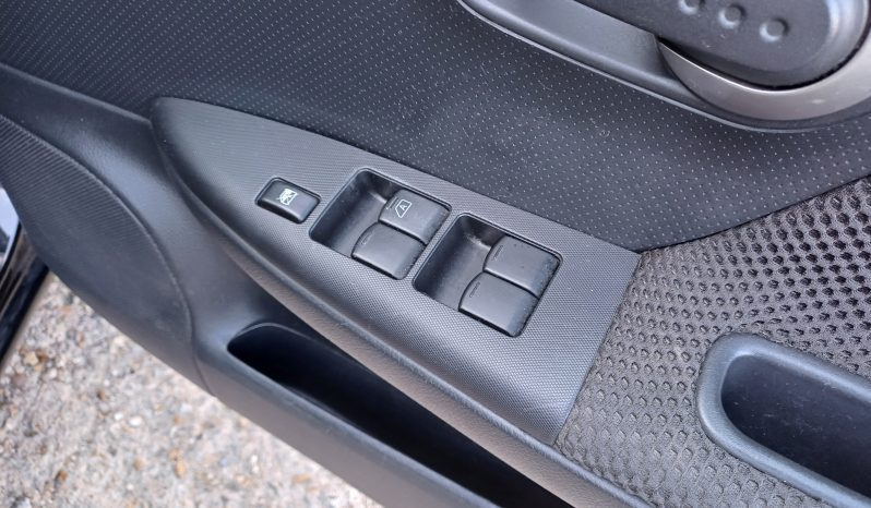 Nissan Note TEKNA 5-Door full