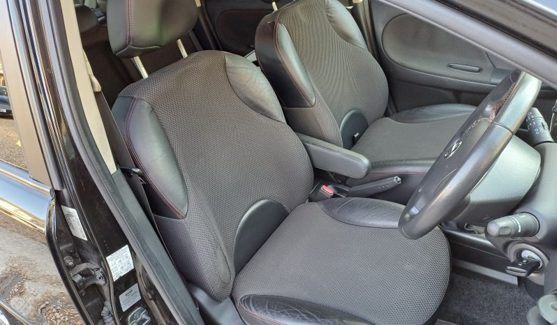 Nissan Note TEKNA 5-Door full