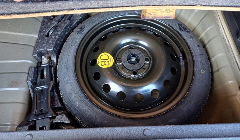 Nissan Note TEKNA 5-Door full