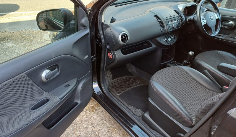 Nissan Note TEKNA 5-Door full