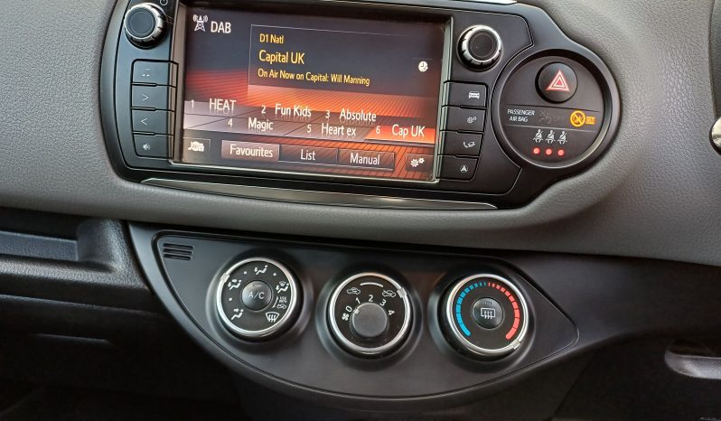 TOYOTA YARIS 1.33 VVT-i Icon 5dr full